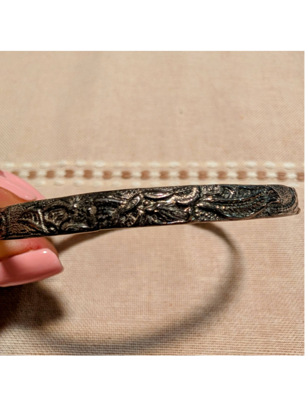 Vintage 925 Sterling Silver Floral Repousse Bangle Bracelet Oxidized Scroll 18g - Picture 4 of 6